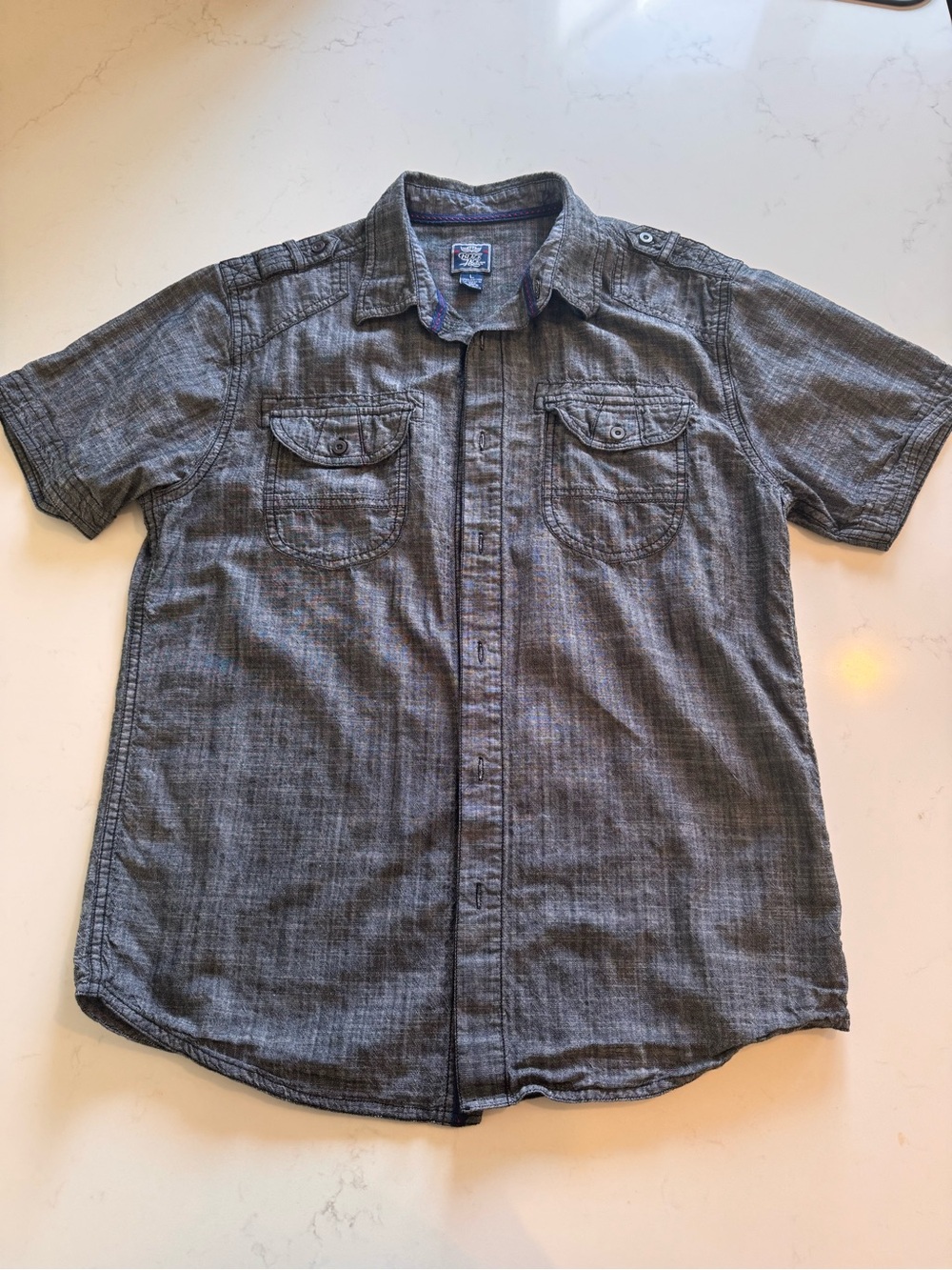 Men's Short-Sleeve Button-Up Shirt in Charcoal Gray